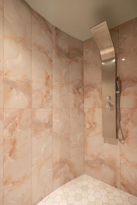 Smaragdi Luxury Jacuzzi Apartment Noho Premium Living Athena Bagian luar foto