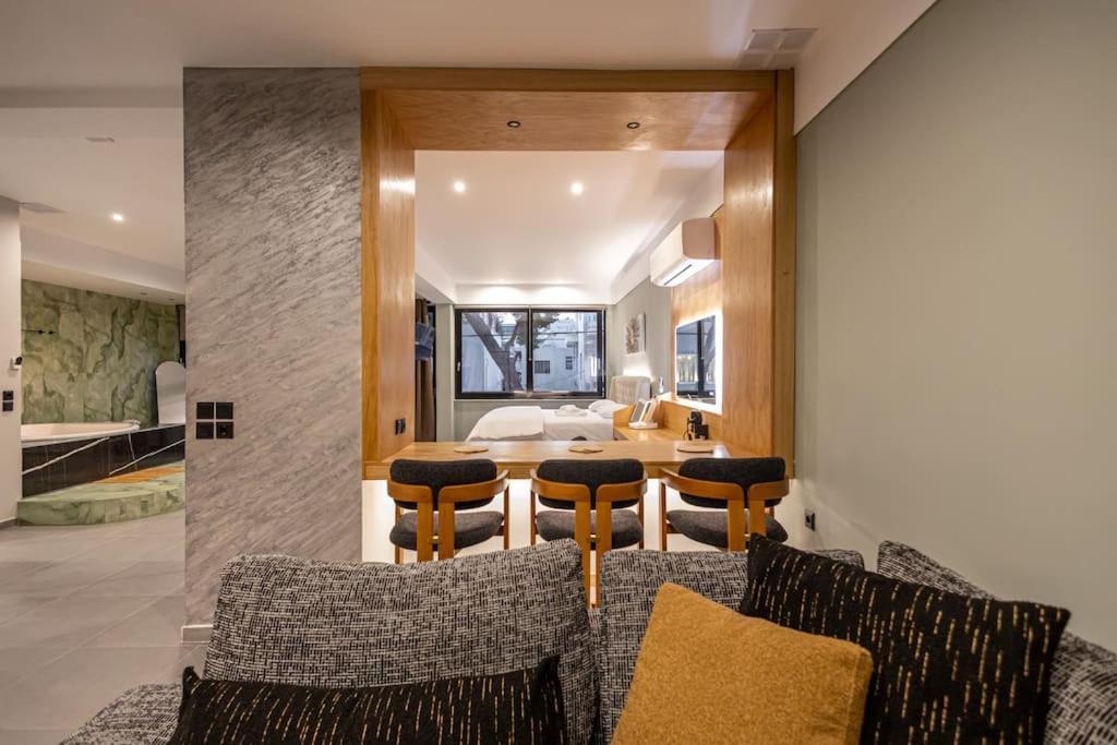 Smaragdi Luxury Jacuzzi Apartment Noho Premium Living Athena Bagian luar foto