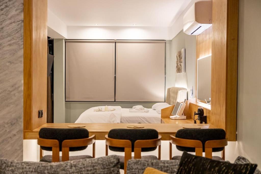 Smaragdi Luxury Jacuzzi Apartment Noho Premium Living Athena Bagian luar foto