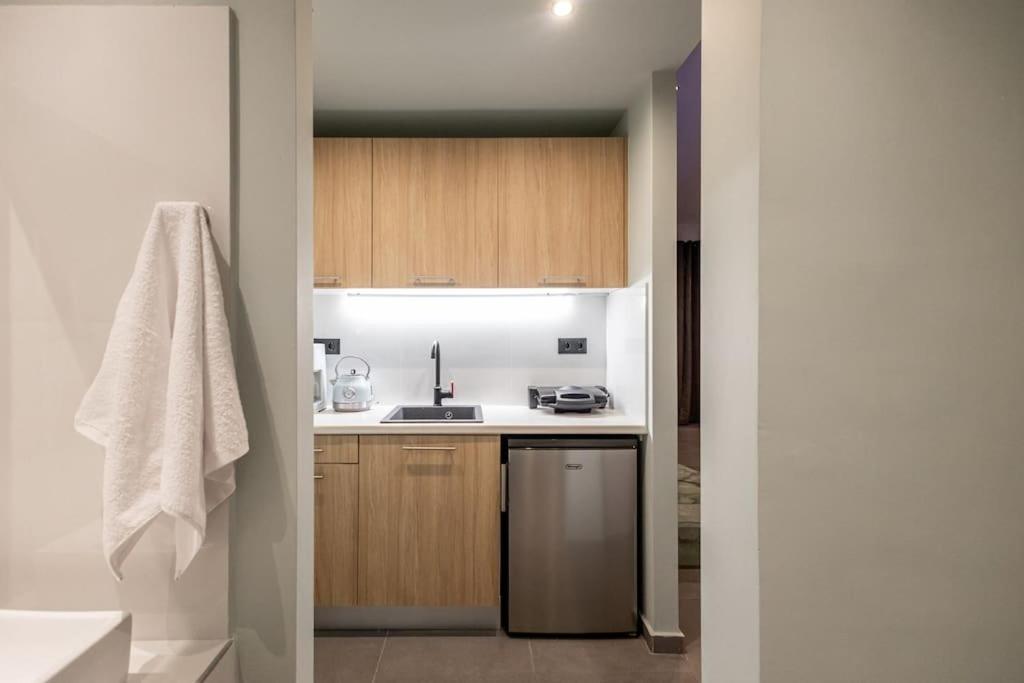 Smaragdi Luxury Jacuzzi Apartment Noho Premium Living Athena Bagian luar foto