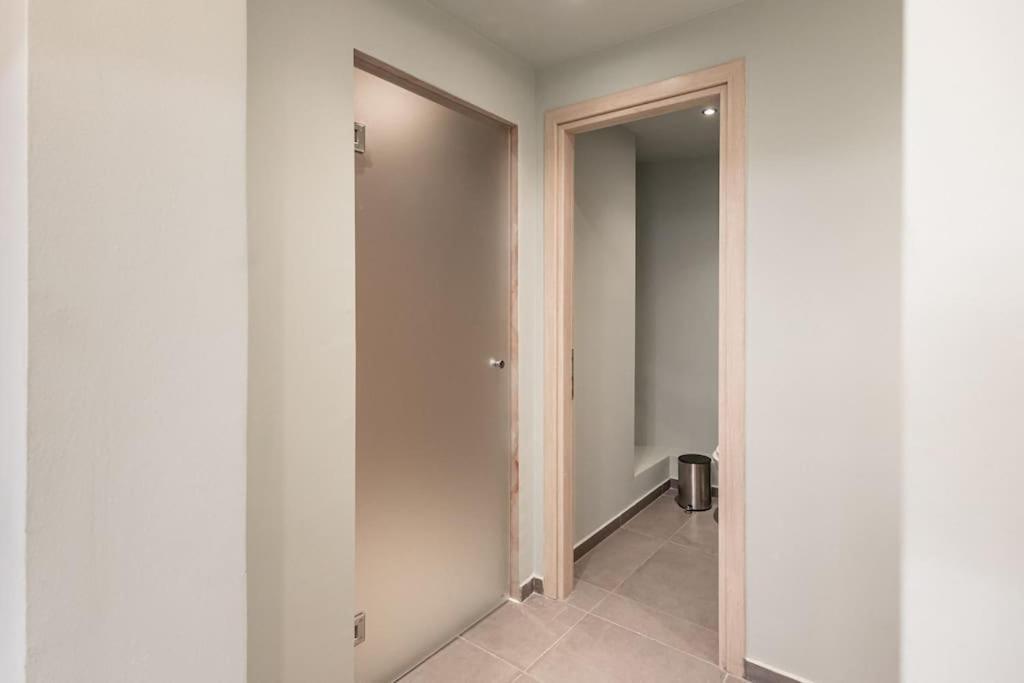 Smaragdi Luxury Jacuzzi Apartment Noho Premium Living Athena Bagian luar foto
