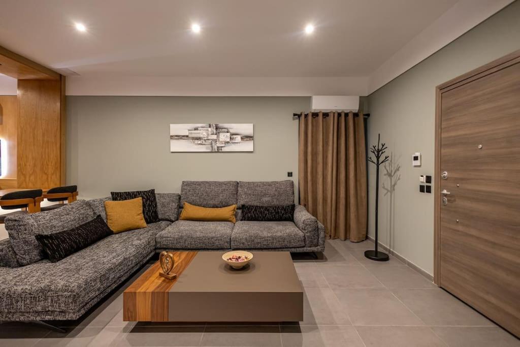 Smaragdi Luxury Jacuzzi Apartment Noho Premium Living Athena Bagian luar foto