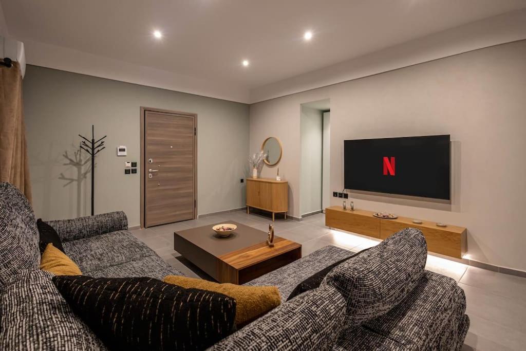 Smaragdi Luxury Jacuzzi Apartment Noho Premium Living Athena Bagian luar foto